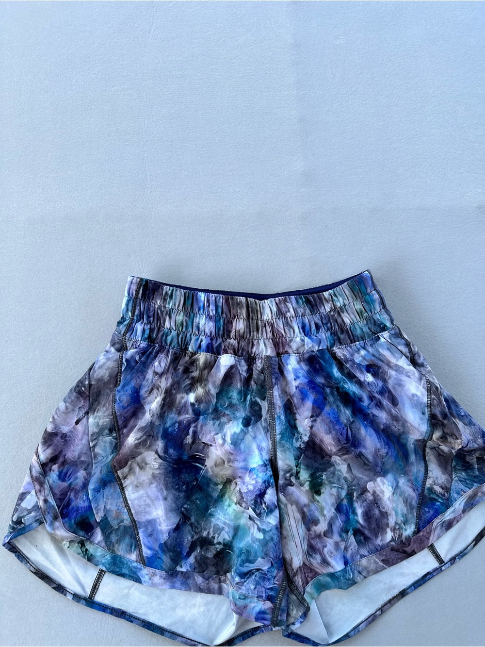 ๐5 for $45๐ Lululemon shorts size 4 - Picture 4 of 9
